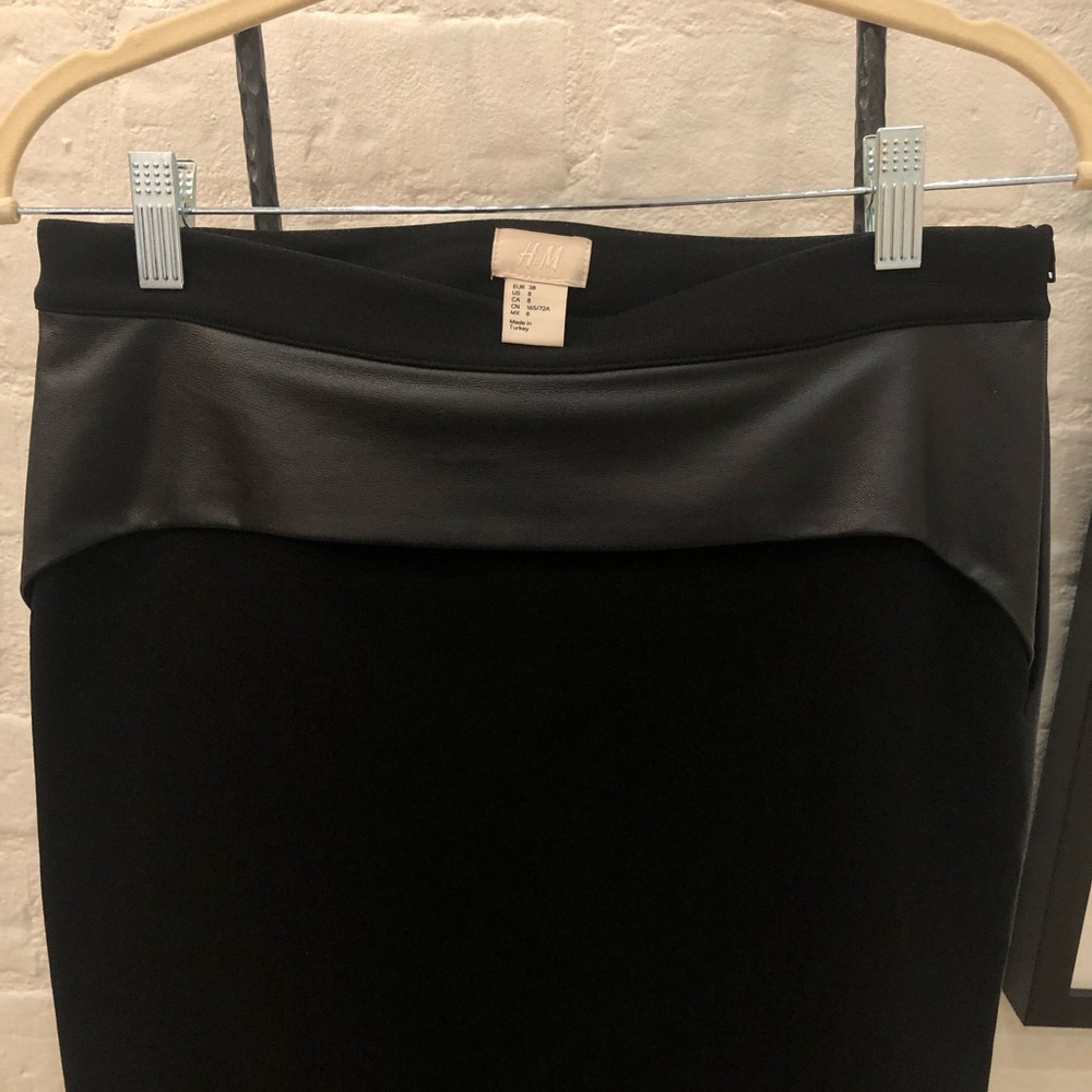 H&M Black Pencil Skirt w/Leather detail Sz8 - Picture 4 of 7